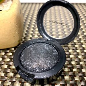 Mac Cosmetics Mineralize Eye Shadow in Cinderfella